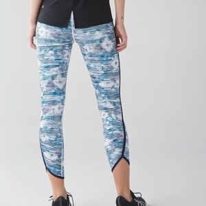 Lululemon Real Quick Tight
Blurry Belle Multi / Hero Blue size 6 EUC